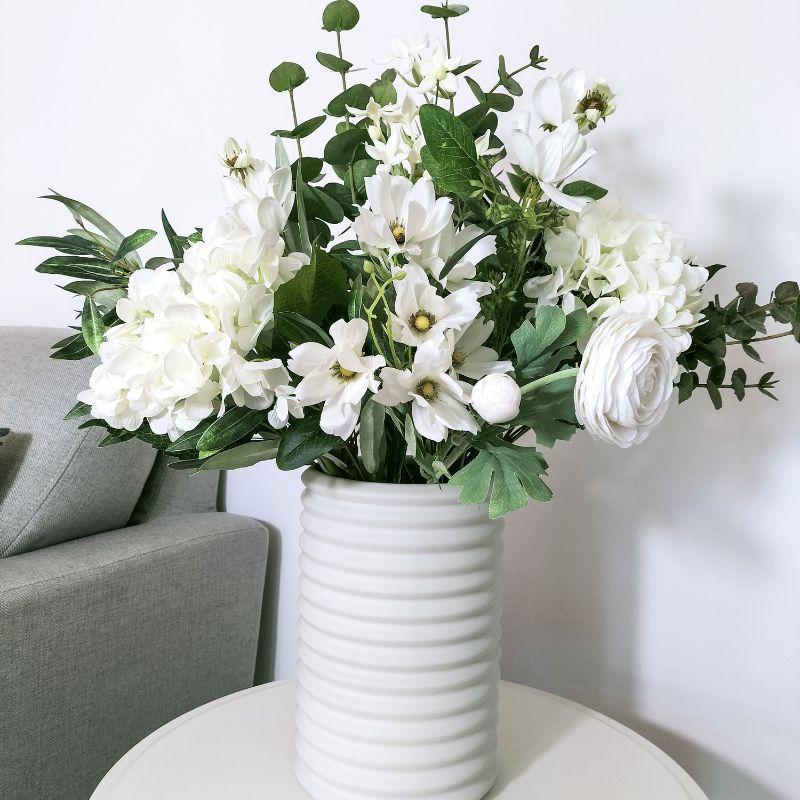 white-flower-bouquet