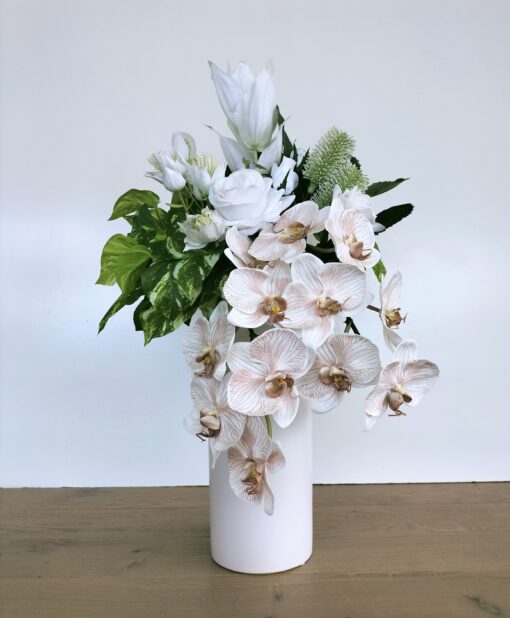 neutral-tall-flower-arrangement