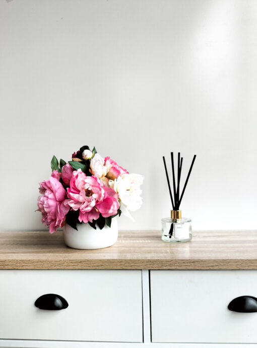 coffee-table-flower-arrangement