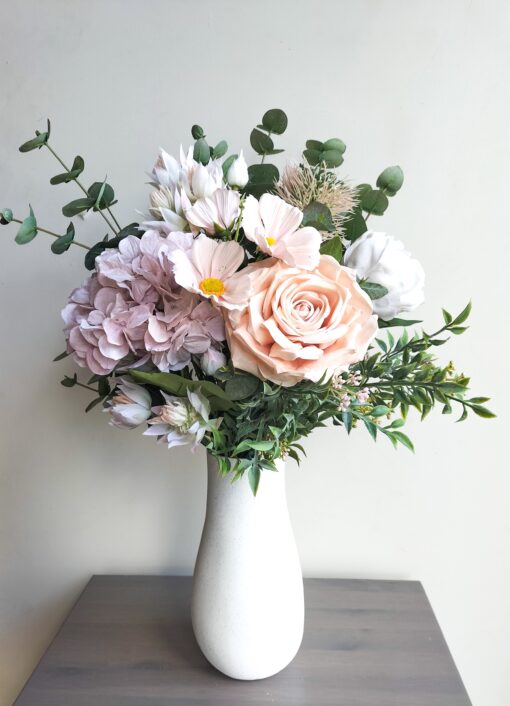 romanitc-pink-flower-arrangement